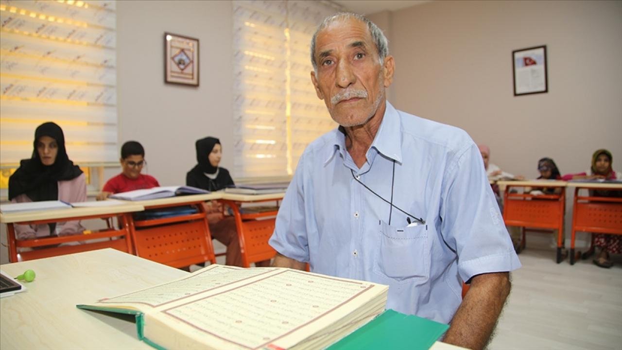 Kur’an kursunun 77 yaşındaki ‘öğrenci dedesi’