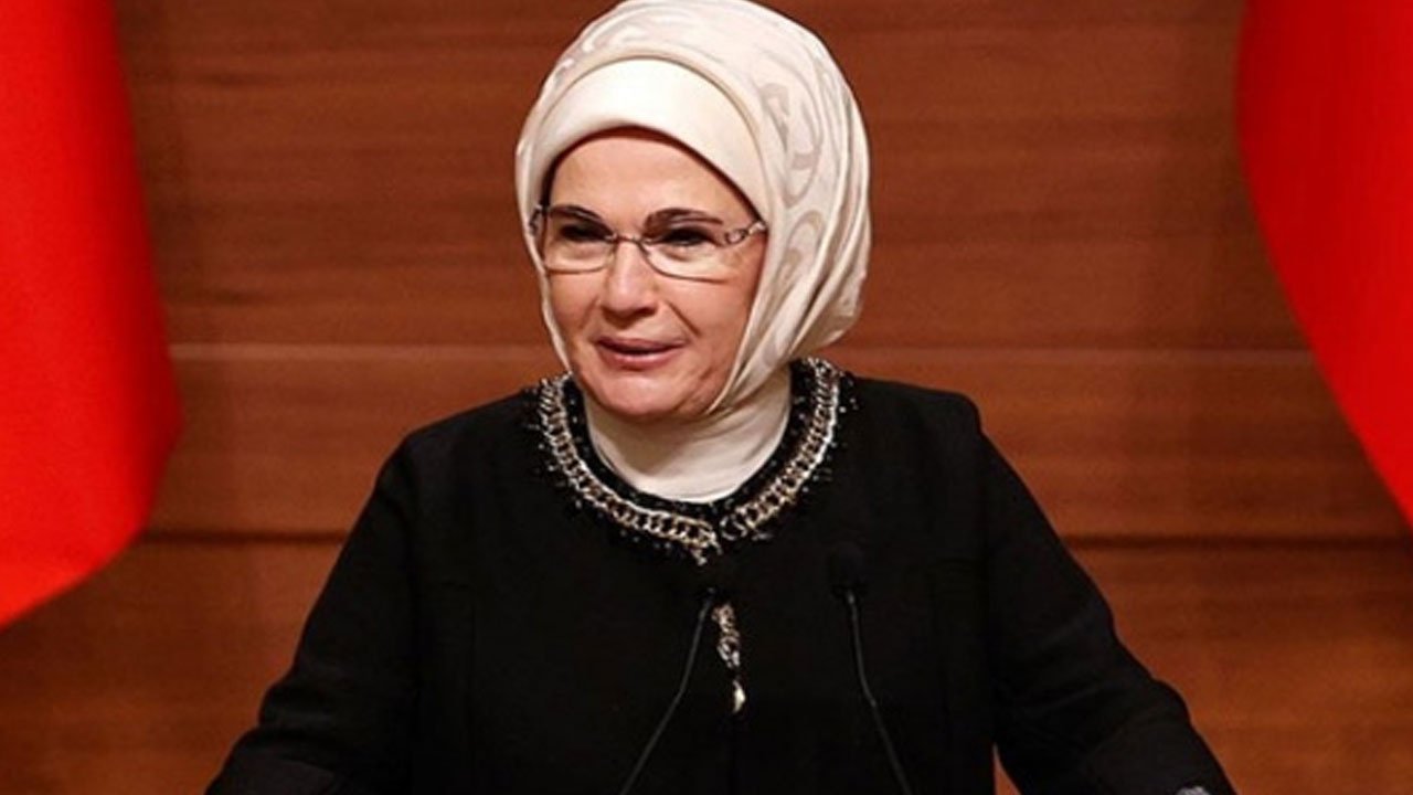 Azra Akın’dan Emine Erdoğan’a teşekkür, eleştirilere yanıt
