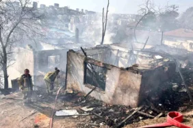 Mamak'ta Gecekondulara Sıçrayan Yangın Söndürüldü