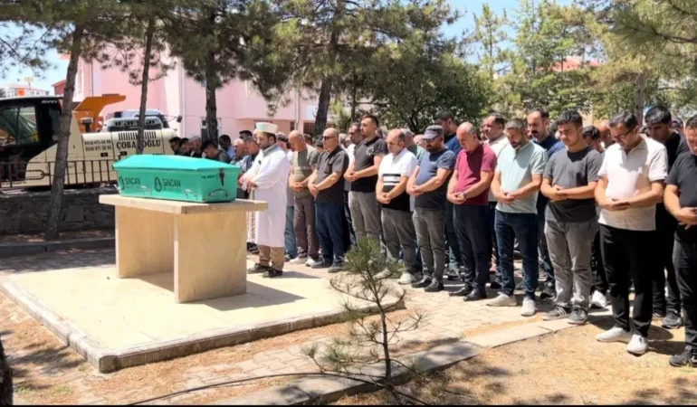 Trafik Kazasında Hayatını Kaybeden 15 Yaşındaki Kız Toprağa Verildi