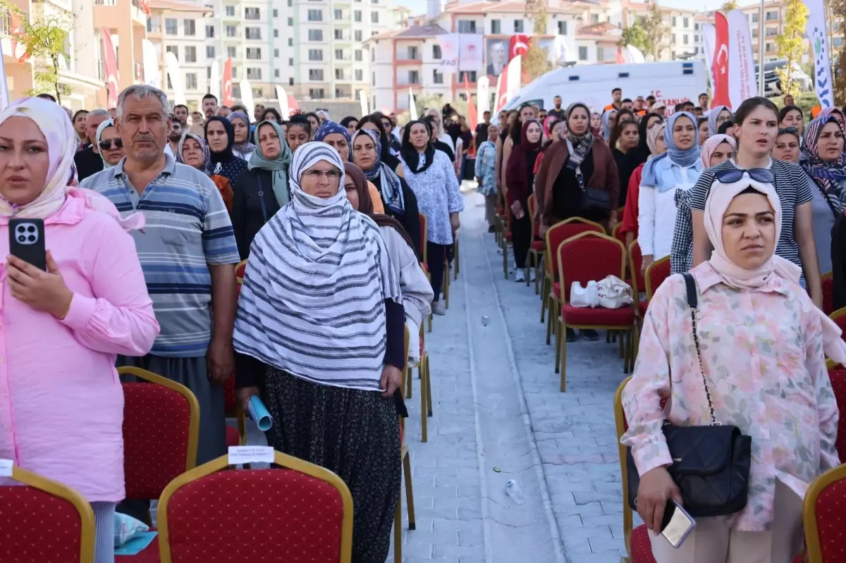Cumhurbaşkanı Erdoğan, Hatay’da Deprem Konutları Anahtarlarını Teslim Etti
