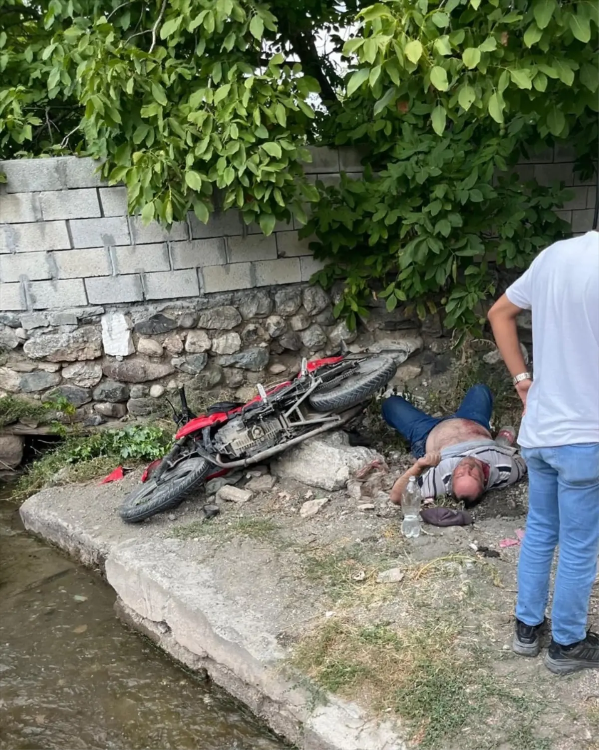 Kağızman’da kovalamaca, motosiklet kazasıyla sona erdi