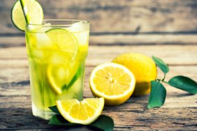 Cold lemonade with ice