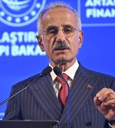bakan-uraloglu-4-saate-kadar-varan-yolculugu-36-dakikaya-indirecek-mr6gUXT5.jpg