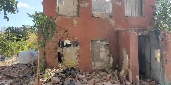 İstanbul’da 2 katlı metruk bina çöktü