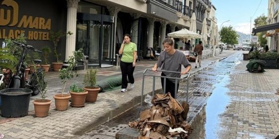 Sağanak yağışın vurduğu Fethiye’de sel suları çekildi