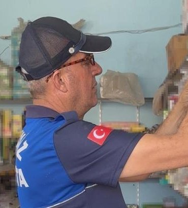 yer-mersin-urunlerin-son-kullanim-tarihini-goren-zabitalar-da-saskina-dondu-gbs1K6Mc.jpg