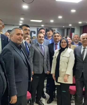 Bakan Kacır, Iğdır'da Çocuklara Oyuncak Togg Hediye Etti