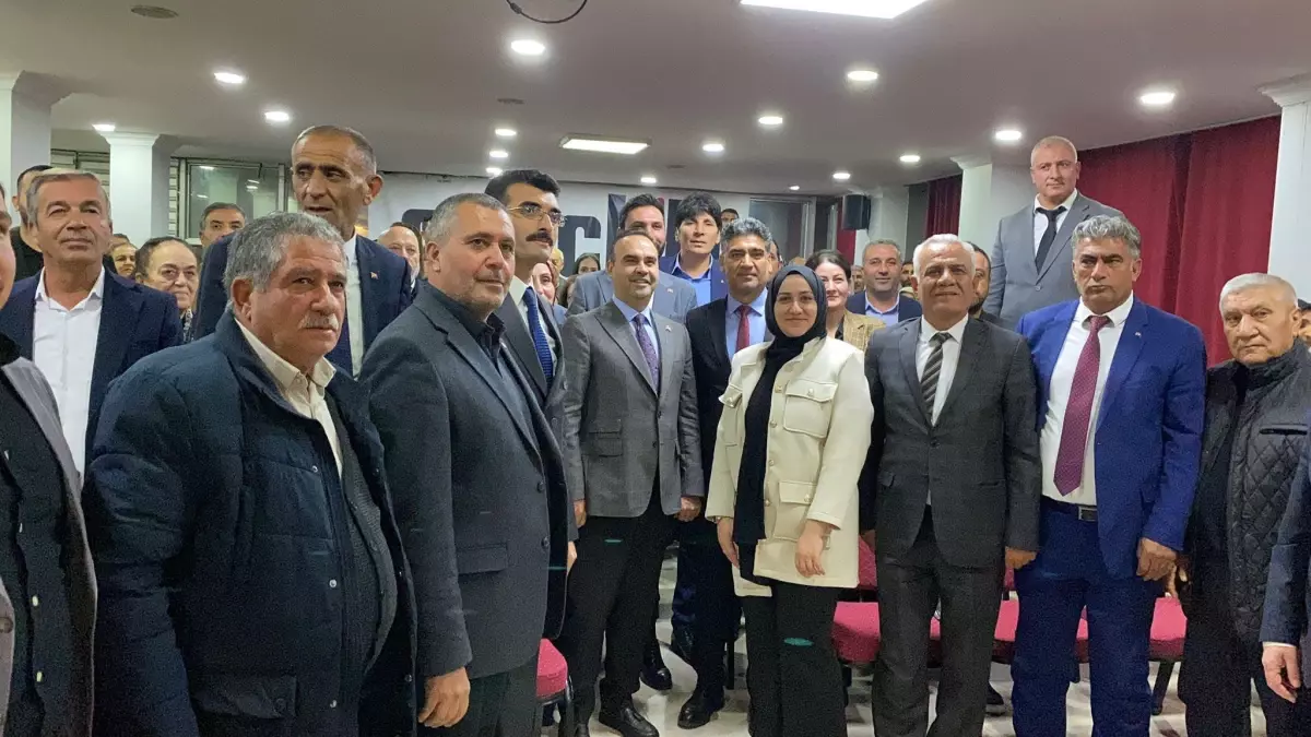 Bakan Kacır, Iğdır’da Çocuklara Oyuncak Togg Hediye Etti
