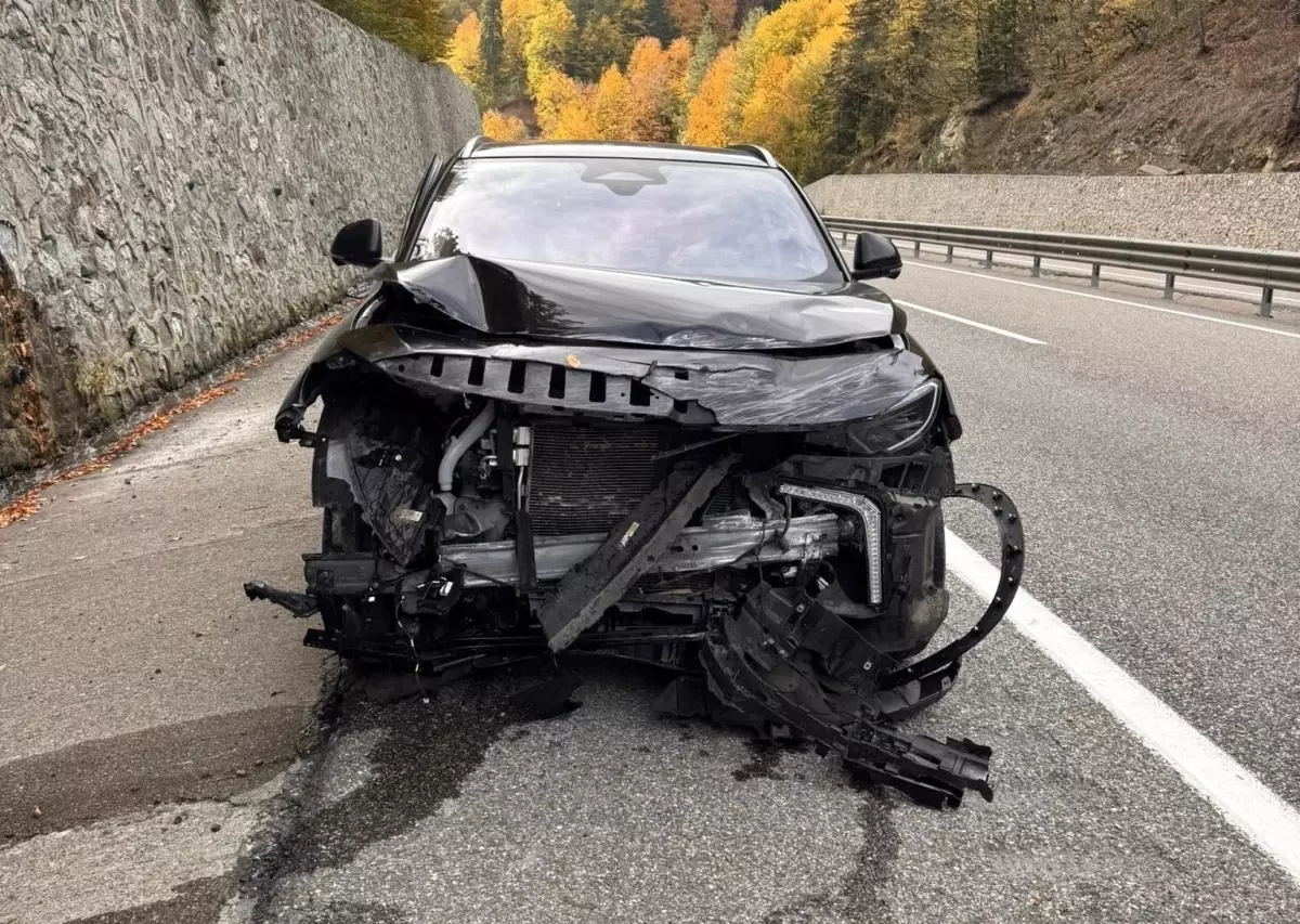 Bolu’da Elektrikli Otomobil Kaza Yaptı