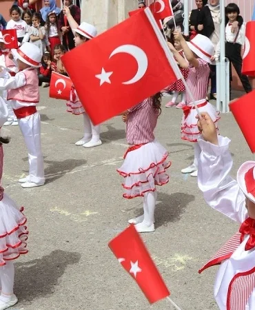 23 nisan 2026 resmi tatil mi, yarım gün mü? 23 Nisan'da okullar, bankalar, hastaneler ve noterler açık mı? İşte tatil takvimi