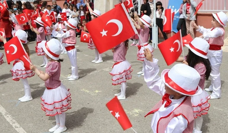 23 nisan 2026 resmi tatil mi, yarım gün mü? 23 Nisan'da okullar, bankalar, hastaneler ve noterler açık mı? İşte tatil takvimi