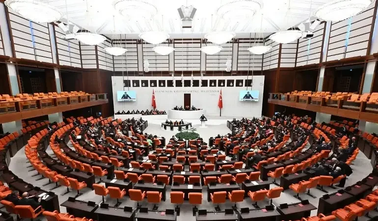 DOĞUM İZNİ SON DAKİKA AÇIKLAMALAR: Doğum İzni Düzenlemesi Resmi Gazete'de Yayımlandı Mı, Ne Zaman Onaylanacak?