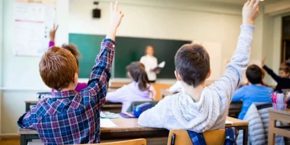 1 Mayıs Cuma günü okullar tatil mi, ders işlenecek mi? 1 Mayıs’ta ilkokul, lise ve üniversiteler açık mı? 2026 Resmi takvim