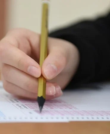 AUZEF SINAV YERLERİ 2026: AUZEF sınav giriş belgesi ne zaman açıklanacak? İşte akademik takvimde sınav tarihleri