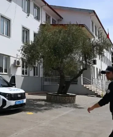 Ses kaydıyla tehdit etti: Okulun WhatsApp grubunda 10 öğrenciyi hedef gösterdi