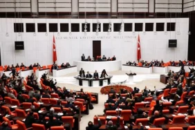 YENİ DÜZENLEME YASALAŞTI: Ücretli doğum izni süresi ne kadar oldu? 15 yaş altı sosyal medya yasağı çıktı mı? TBMM son dakika kararları açıklandı