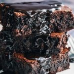 Sosu tam kıvamında! Islak kek nasıl yapılır? Ağızda eriyen ıslak kek tarifi