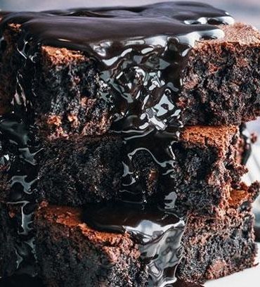 Sosu tam kıvamında! Islak kek nasıl yapılır? Ağızda eriyen ıslak kek tarifi