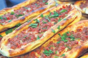 Güncellenen hileli gıda listesinde yok yok: Pide harcında at ve eşek eti çıktı