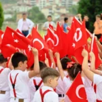 22 Nisan yarım gün mü, öğleden sonra tatil var mı? Kamu kurumları açık mı? 2026 resmi tatil takvimi