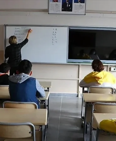 Okullar tatil mi son dakika? 16 Nisan Perşembe okullar tatil olacak mı? 2026 İstanbul, Ankara, İzmir ve Şanlıurfa Valilik açıklamaları