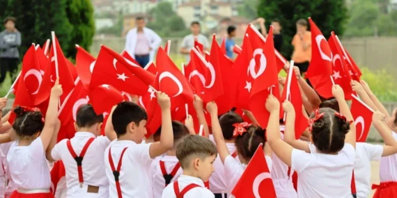 23 Nisan resmi tatil mi 2026? 23 Nisan’da bankalar, okullar, hastaneler, eczaneler, noterler açık mı kapalı mı? Tek tek açıklandı