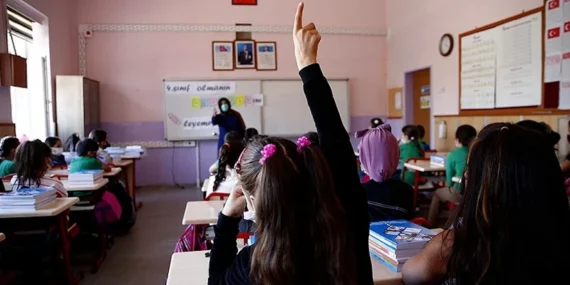 24 Nisan cuma okullar var mı, yok mu? 24 Nisan cuma İlkokul, ortaokul ve liselerde ders olacak mı?