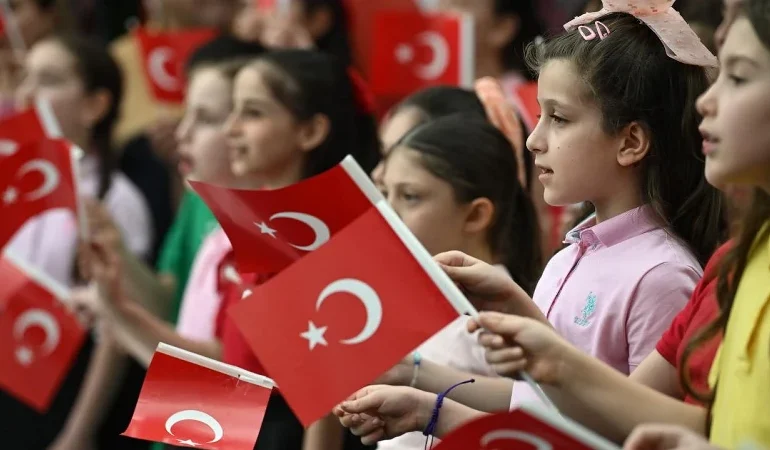 23 Nisan iptal mi, resmi tatil olacak mı? 23 Nisan etkinlikleri iptal mi olacak? Toplu taşıma detayları açıklandı!