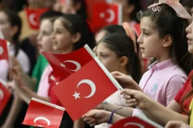 23 Nisan iptal mi, resmi tatil olacak mı? 23 Nisan etkinlikleri iptal mi olacak, kamu kurumları tatil mi? Toplu taşıma detayları açıklandı!