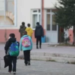 Yarın okullar tatil mi? 18 Mayıs Pazartesi yarım gün mü, tatil olacak mı? 19 Mayıs resmi tatili öncesi son durum