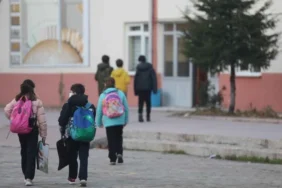 Yarın okullar tatil mi? 18 Mayıs Pazartesi yarım gün mü, tatil olacak mı? 19 Mayıs resmi tatili öncesi son durum