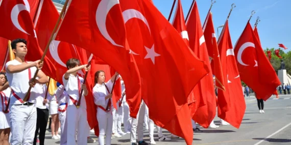 18 Mayıs Pazartesi yarım gün mü, 19 Mayıs 2026 resmi tatil mi? Okullar, üniversiteler ve bankalar açık mı? İşte tatil durumu