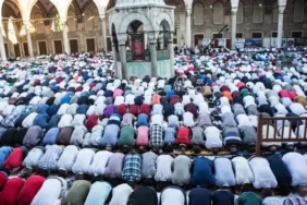 Bugün Cuma Namazı Saat Kaçta? 15 Mayıs 2026 İstanbul, Ankara, İzmir, Bursa, Adana İl İl Cuma Namazı Vakitleri ve Kılınışı (Diyanet İmsakiye)