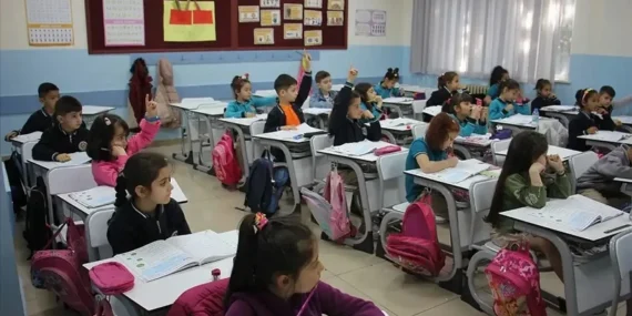Okullar ne zaman kapanacak? 2026 MEB takvimiyle karne ve yaz tatili tarihi