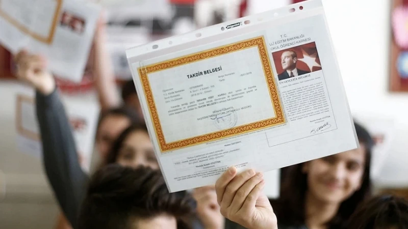 Takdir ve teşekkür belgesi kaç puanla alınır? Takdir belgesi almak için karne ortalaması kaç olmalı? 2026 e-Okul notlarıyla takdir teşekkür hesaplama