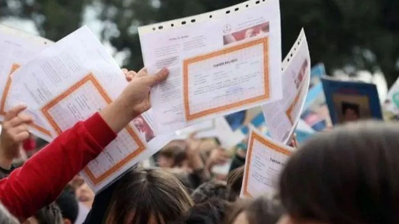 KARNE TEBRİK KUTLAMA MESAJLARI 2026! Resimli en güzel, yeni, kısa ve öz karne tebrik sözleri 2026