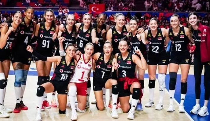 MAÇ BAŞLADI ⚾ VNL Milletler Ligi Filenin Sultanları çeyrek final maçı başladı! Türkiye – Kanada maçı hangi kanalda canlı yayınlanıyor?