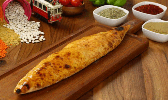 Fırıncıların Sırrı Çözüldü: Evde Tam Ölçülü Kıymalı Kır Pidesi Tarifi