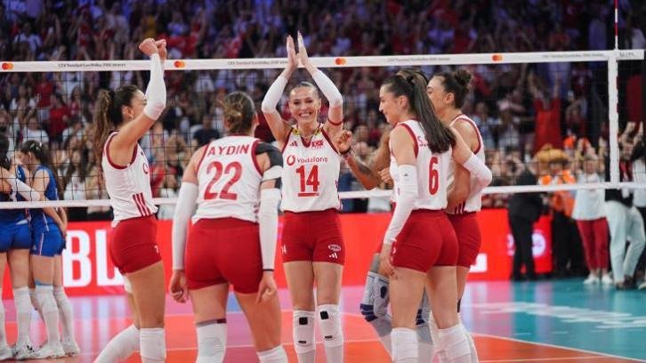 TÜRKİYE’NİN FİNAL RAKİBİ İTALYA OLDU! Türkiye – İtalya voleybol maçı ne zaman, saat kaçta? CEV Avrupa Şampiyonası final maçı hangi kanalda?