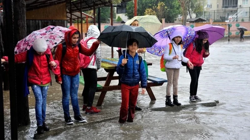 Sakarya’da yarın okullar tatil mi? 15 Ekim 2026 Sakarya’da il geneli okullar tatil mi? Valilikten son dakika açıklama